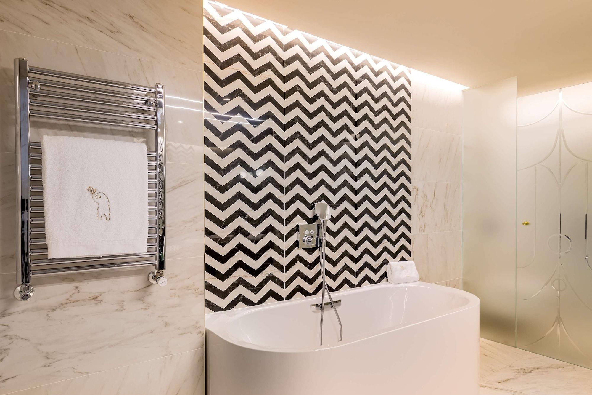 Barcelo Torre De Madrid Hotel Luaran gambar Bathroom
