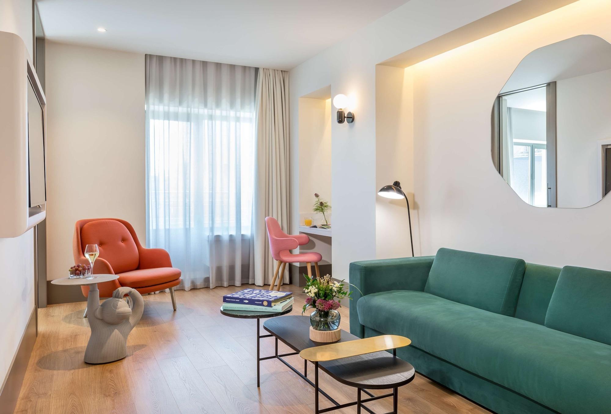 Barcelo Torre De Madrid Hotel Luaran gambar A living room at the hotel