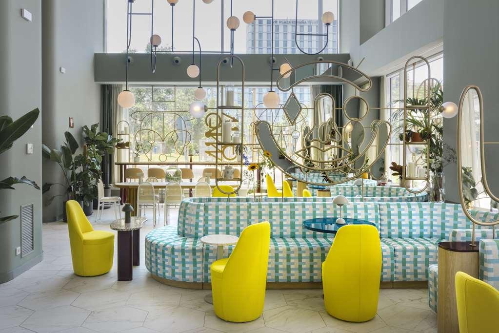 Barcelo Torre De Madrid Hotel Restoran gambar The lobby of the hotel