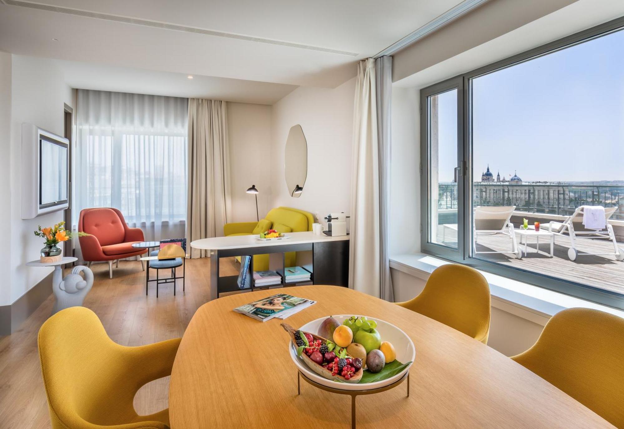Barcelo Torre De Madrid Hotel Luaran gambar Suite at the Hotel