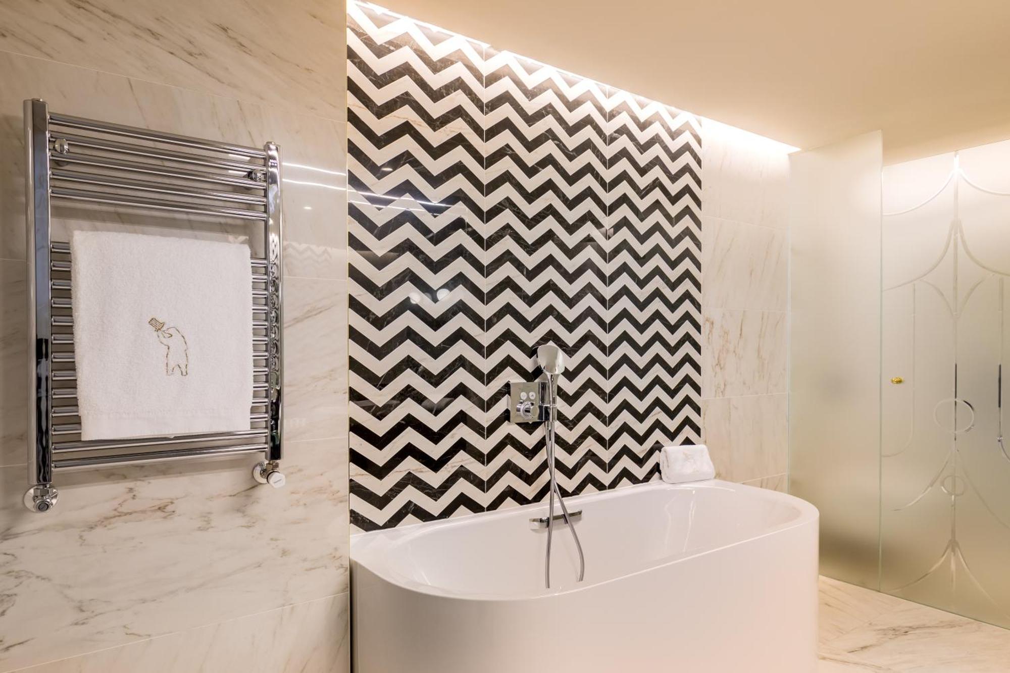 Barcelo Torre De Madrid Hotel Luaran gambar Bathroom