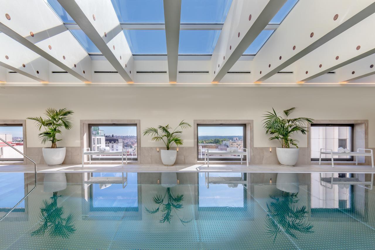 Barcelo Torre De Madrid Hotel Luaran gambar The pool at the 10th floor