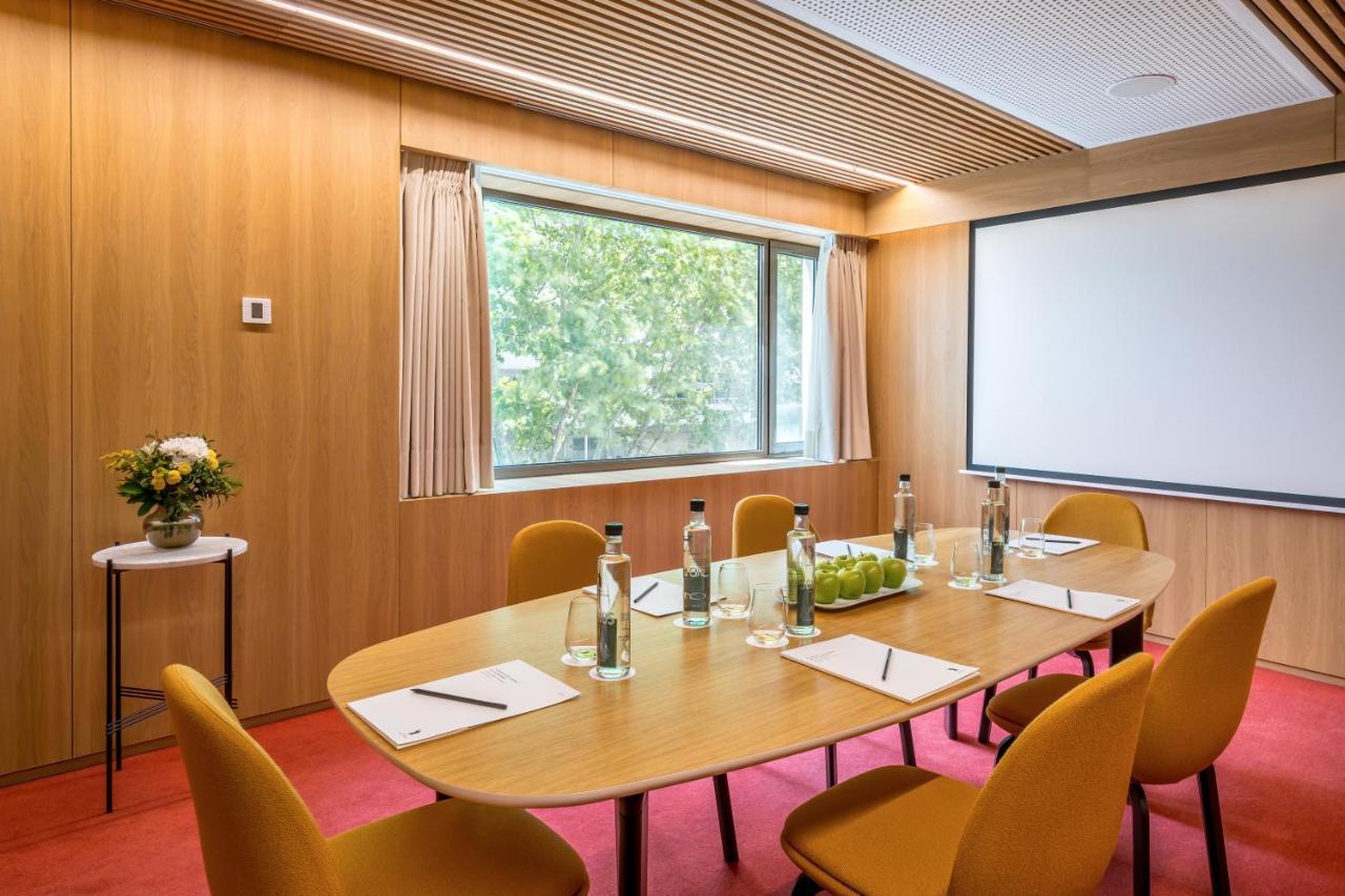 Barcelo Torre De Madrid Hotel Luaran gambar Meeting room at the Swissôtel Grand